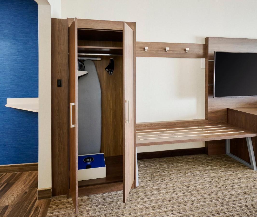 Holiday Inn Express & Suites - Brantford By Ihg Luaran gambar
